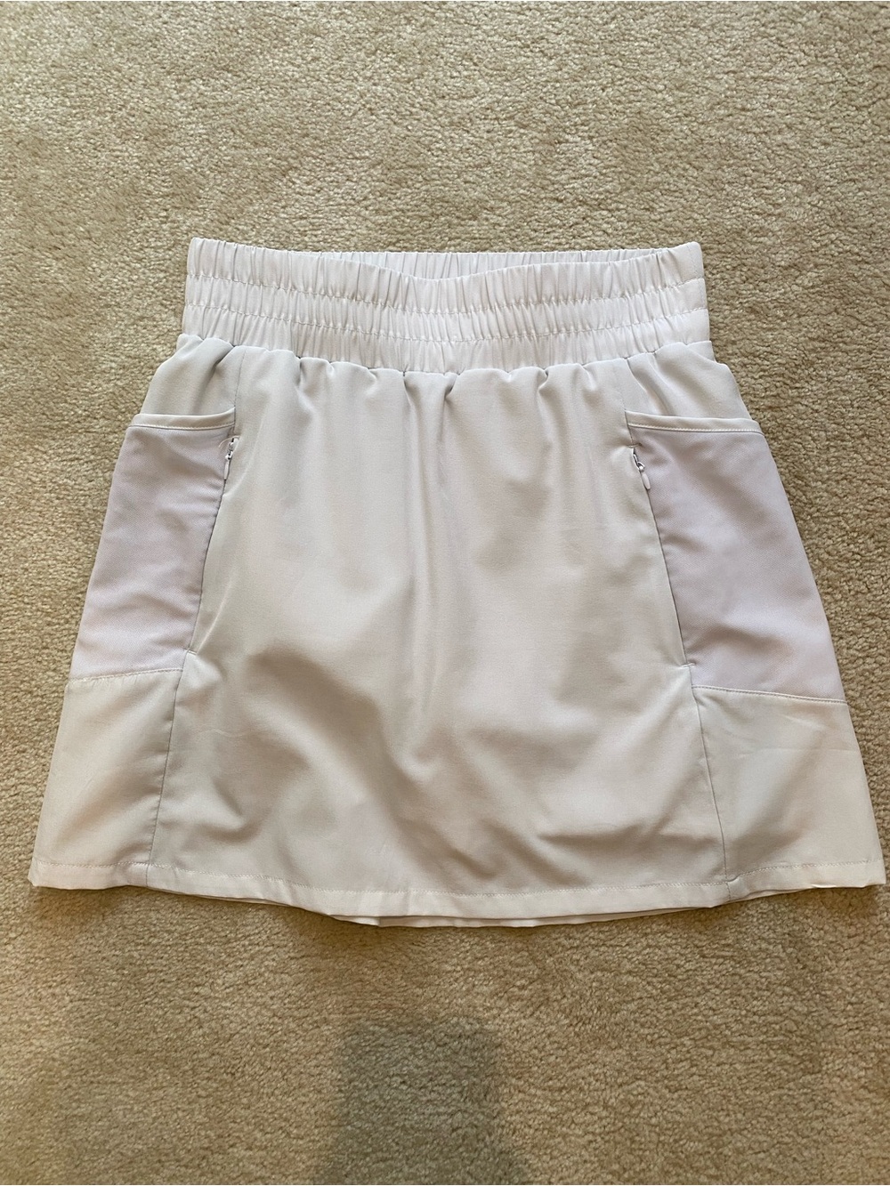 White Women's Active Mini Skirt with Elastic Waist and Pockets